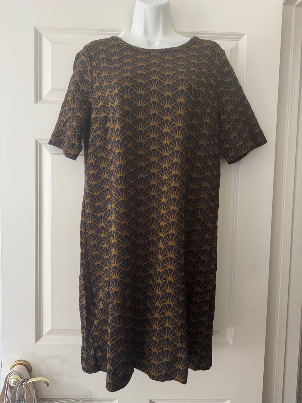NWT Loft Short Sleeve Black and Brown Patterned Knit Dress size L